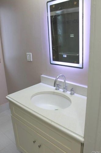 39 Waldinger St, Valley Stream NY 11580-3806 exterior