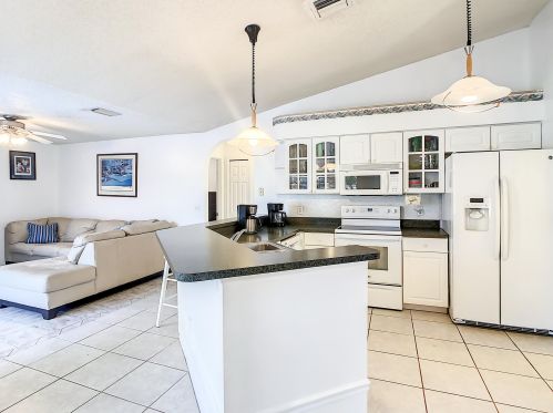 2761 Eagle Dr, Fort Pierce FL 34984-8919 exterior