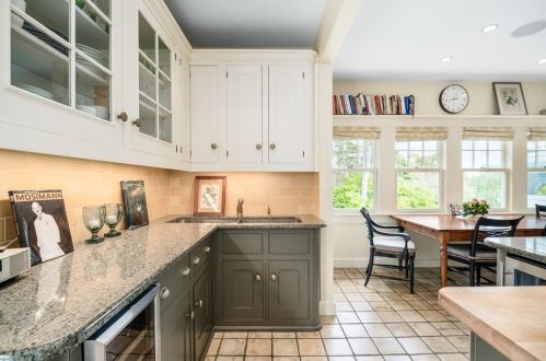 58 Eastern Pt Blvd, Gloucester MA 01930-4405 exterior