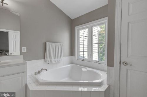 3822 Elmwood Towne Way, Alexandria VA  22303-1161 exterior