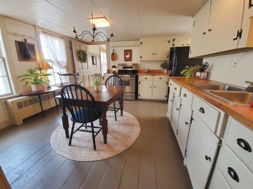 633 Pleasant St, Worcester, MA 01602-2724