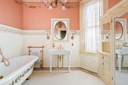 5501 Elgin St, Pittsburgh PA 15206-1432 exterior