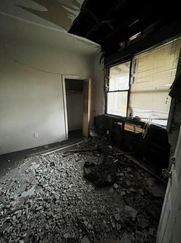 1206 Lakewood Ave, Pittsburgh PA 15220-5746 exterior