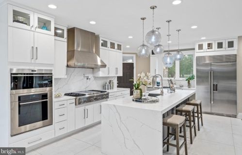 1645 Kirby Rd, Mc Lean VA  22101-3240 exterior