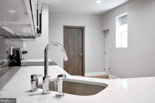 5725 17 St, Philadelphia PA 19132-3927 exterior