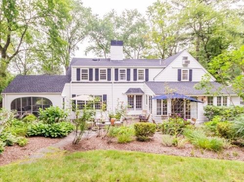 146 Arnold Rd, Newton MA 02459-3046 exterior