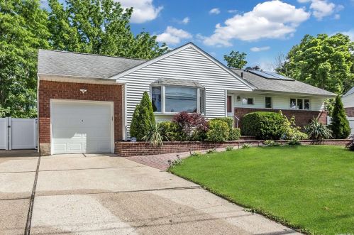 23 Rosalie Pl, Commack, NY 11725-3300