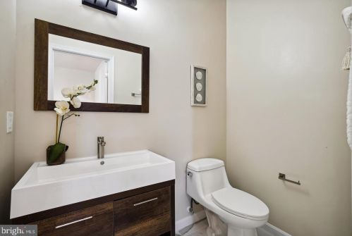 1610 Eastern Ave, Washington DC  20019-2708 exterior