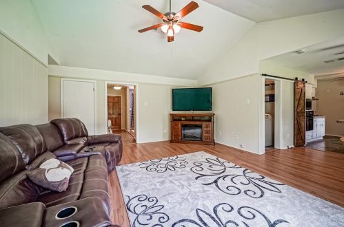 1548 Fish Hatchery Rd, Huntsville TX 77320-7008 exterior