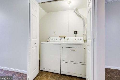 6026 Lands End Ln, Alexandria VA 22315-2669 exterior