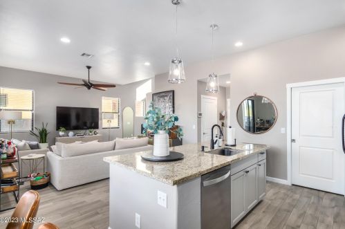 8772 Perry Park Cir, Tucson AZ 85730-1302 exterior