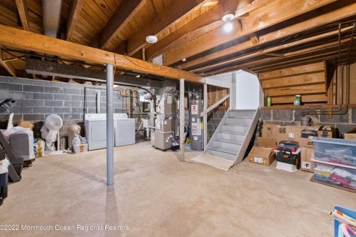 28 Sheppard Pl, Edison NJ 08817-3132 exterior