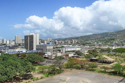 796 Isenberg St, Honolulu HI  96826-2928 exterior