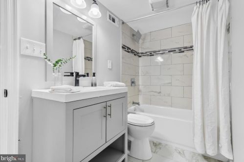 18 Mapledale Ave, Glen Burnie MD 21061-1938 exterior