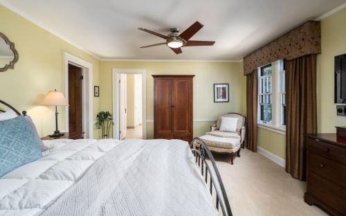 5925 Lk Dr, Milwaukee WI 53217-4629 exterior