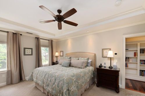 101 Somersby, Farmington CT 06032-2756 exterior