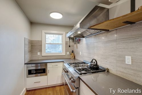 919 Leonard St, Grand Rapids MI 49504-4153 exterior