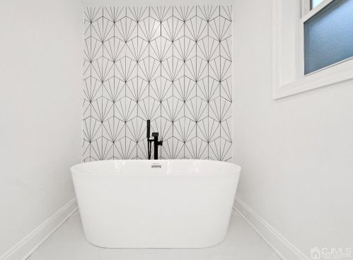 42 Wayne St, Edison NJ  08817-5322 exterior