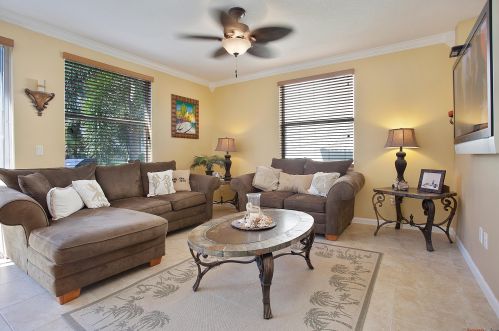 11903 Knightsbridge Ln, Fort Pierce FL 34987-2730 exterior