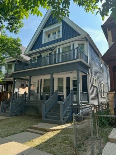 2432 36th St, Milwaukee, WI 53210-3039