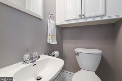 2132 Newport Pl, Washington DC 20037-3002 exterior