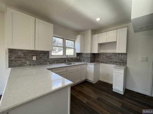 683 Ctr Ave, River Edge NJ 07661-2409 exterior