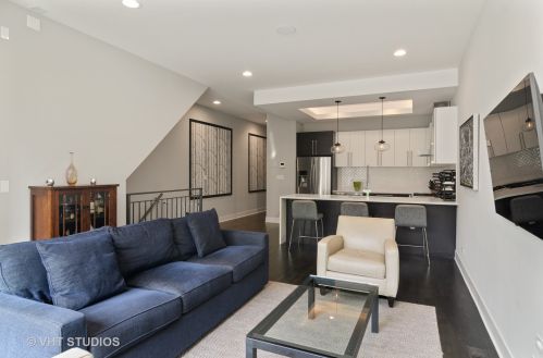 2121 Mozart St, Chicago, IL 60647-3909