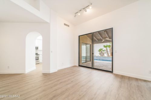 5860 Bright Star Dr, Tucson AZ  85718-3429 exterior