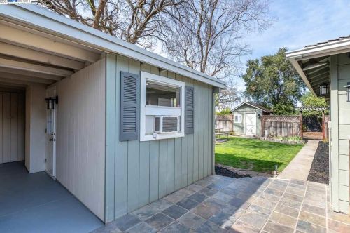 3775 Walnut Ave, Concord CA 94519-1947 exterior