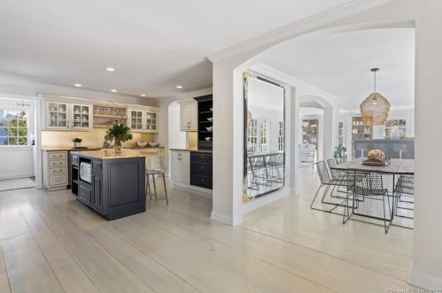 42 Danbury Ave, Westport CT  06880-6821 exterior