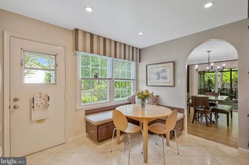 2105 Rampart Dr, Alexandria VA 22308-1537 exterior