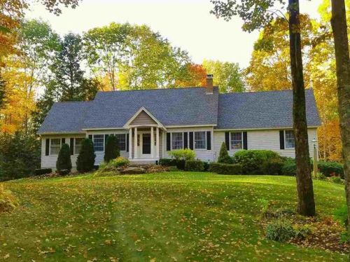 518 Clough Hill Rd, Concord, NH 03307-1400