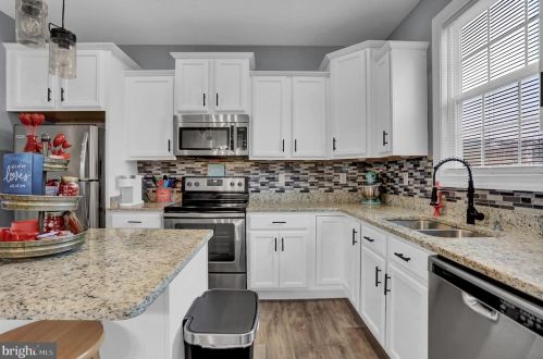 206 Overlook Dr, Hanover PA 17331-9136 exterior