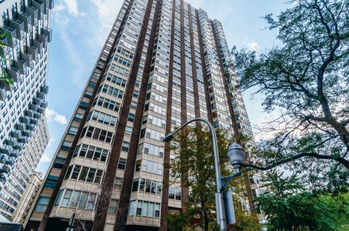 525 Hawthorne Pl, Chicago IL  60657-2907 exterior