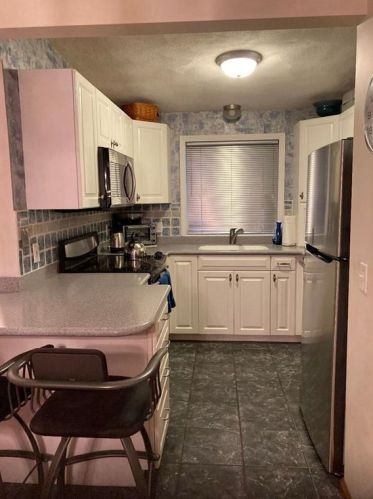 28 Scenery Ln, Providence, RI 02919-7503