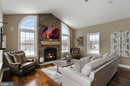 19840 Meredith Dr, Rockville MD 20855-2426 exterior