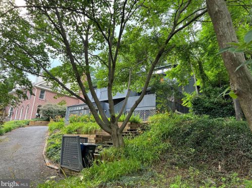 203 Glendale Ave, Alexandria VA  22301-2452 exterior