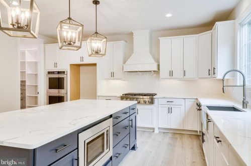 6208 Kellogg Dr, Mc Lean VA  22101-3121 exterior