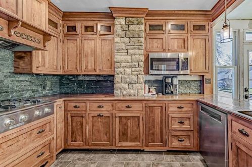 12 Broadway Ave, Manor PA 15665-9706 exterior