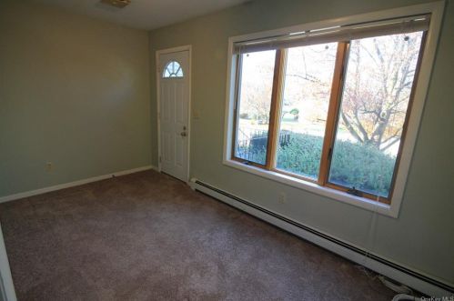 7 Pineberry Ct, Poughkeepsie NY 12603-4926 exterior