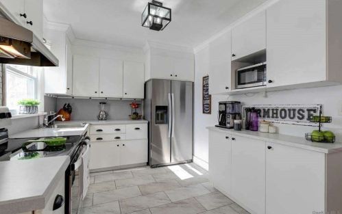 16 Quebec Dr, Huntington Station NY 11746-3872 exterior