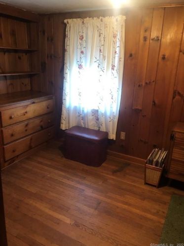 25 Pearl St, Windsor Locks CT 06096-1421 exterior