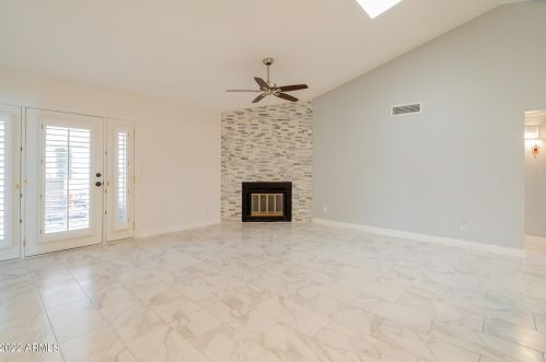 12814 40 Pl, Phoenix AZ 85050-8972 exterior