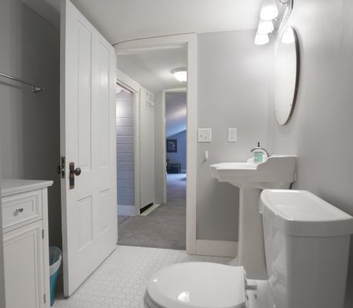 832 Elmwood St, Kalamazoo MI 49007-3236 exterior