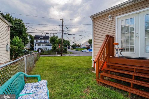 301 Hollywood Dr, Trenton NJ 08609-1805 exterior