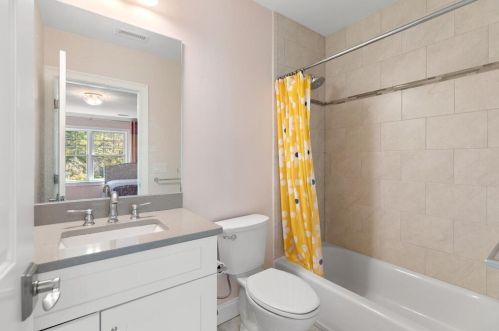 10 Fox Hl Rd, Newton MA exterior