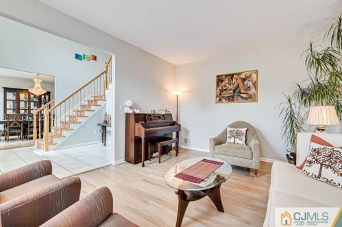 16 Sonia Ct, Edison NJ 08820-4443 exterior