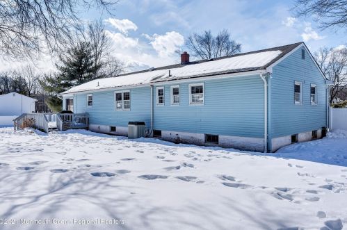 130 Floyd St, Edison NJ 08820-2101 exterior