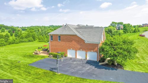 17675 Tobermory Pl, Leesburg VA 20175-7053 exterior