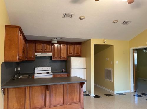 37561 Meadowview Dr, Hempstead TX  77445-8240 exterior